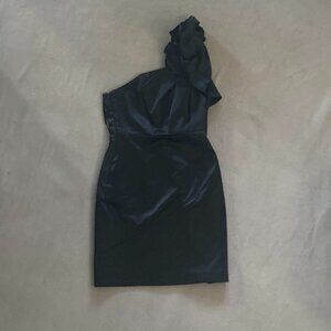 Beautiful one-shoulder "little black dress"